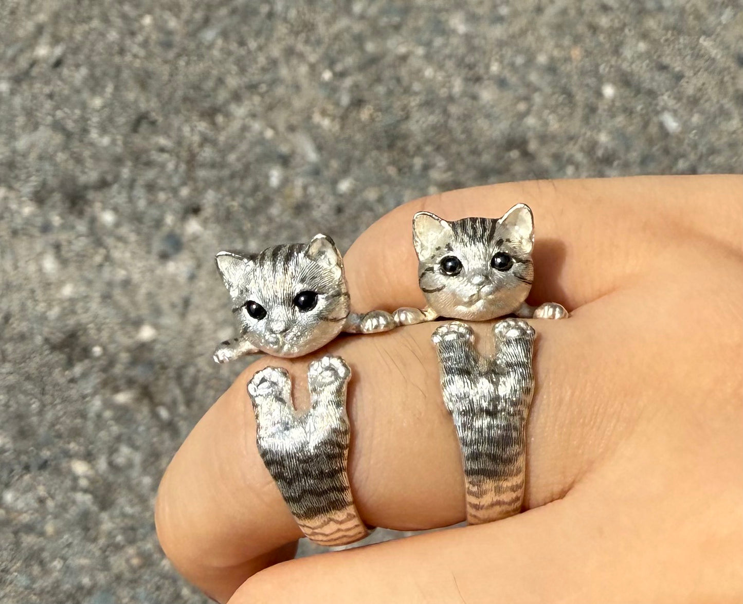 Gem-Eyed Kitty Ring